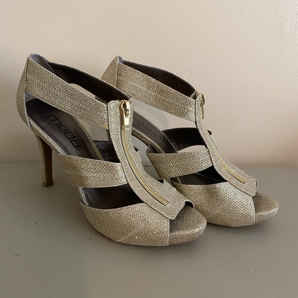 Heels - Picture 1 of 4